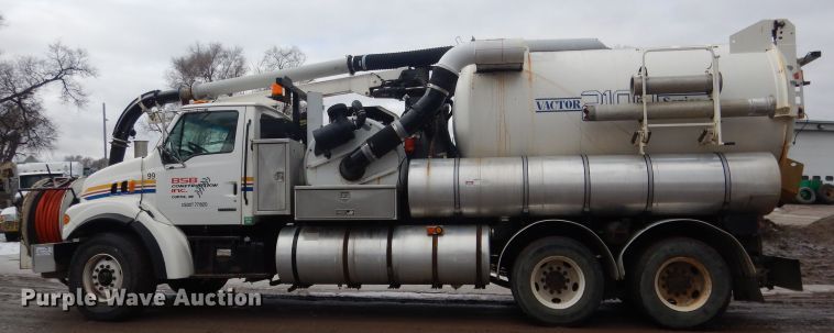 image for item DG5895 1999 Sterling LT7501 hydrovac truck