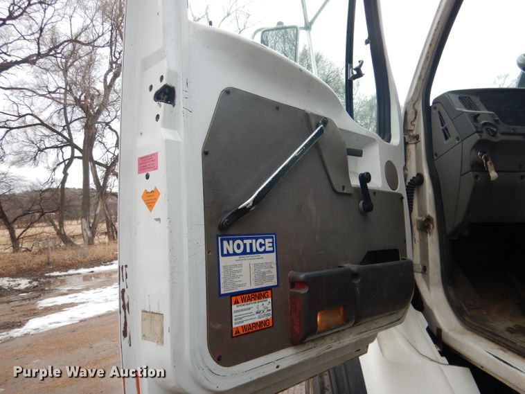 image for item DG5895 1999 Sterling LT7501 hydrovac truck