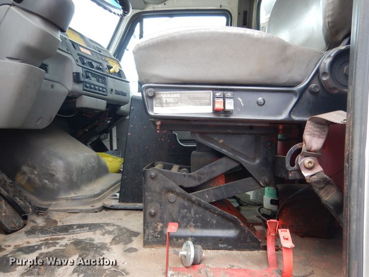 image for item DG5895 1999 Sterling LT7501 hydrovac truck