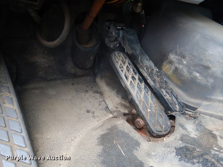 image for item DG5895 1999 Sterling LT7501 hydrovac truck