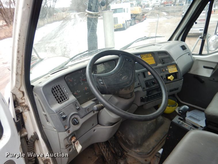 image for item DG5895 1999 Sterling LT7501 hydrovac truck