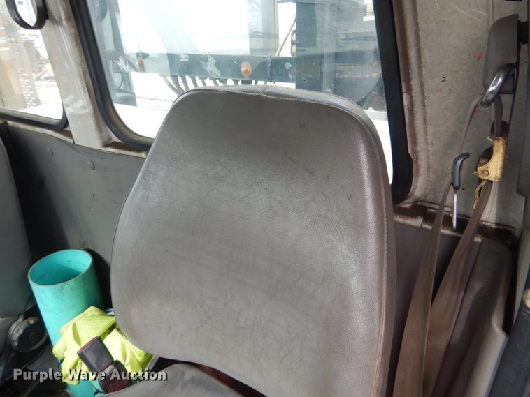 image for item DG5895 1999 Sterling LT7501 hydrovac truck