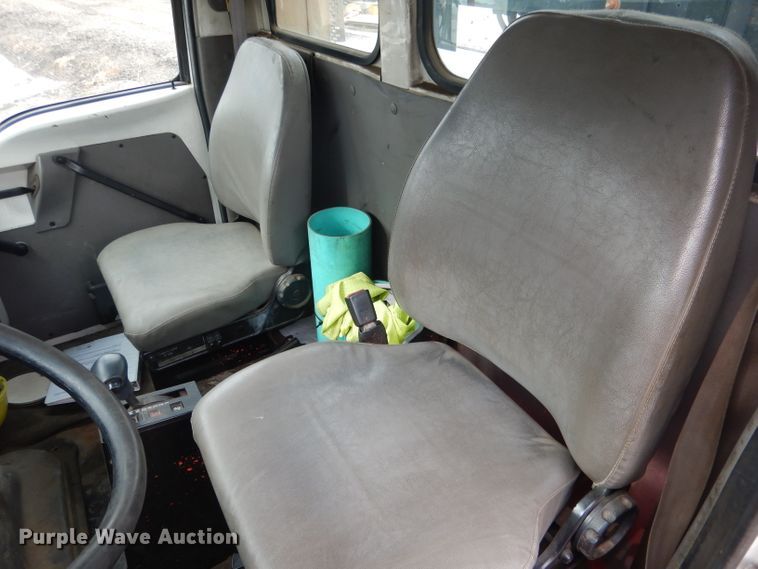 image for item DG5895 1999 Sterling LT7501 hydrovac truck