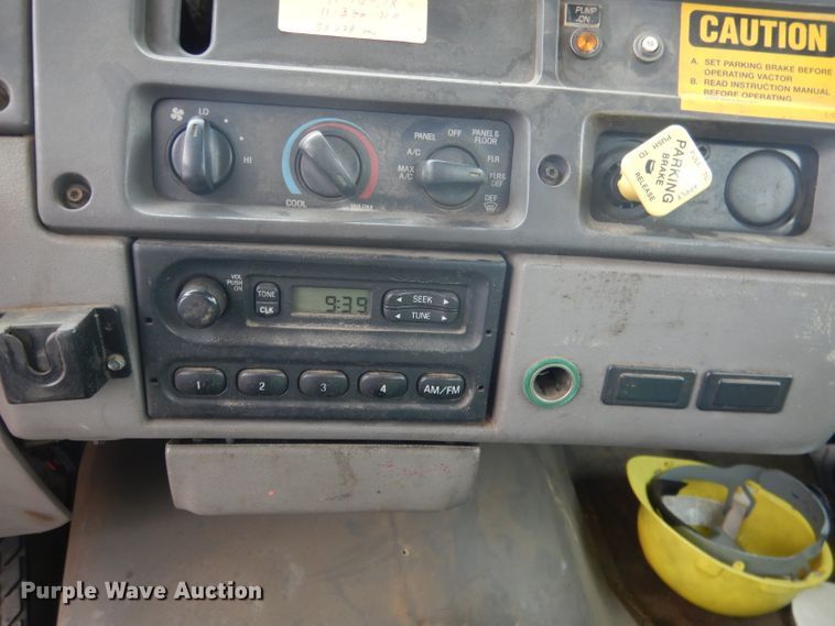 image for item DG5895 1999 Sterling LT7501 hydrovac truck