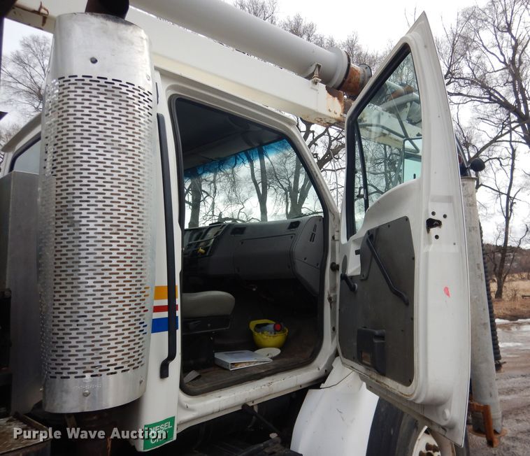 image for item DG5895 1999 Sterling LT7501 hydrovac truck