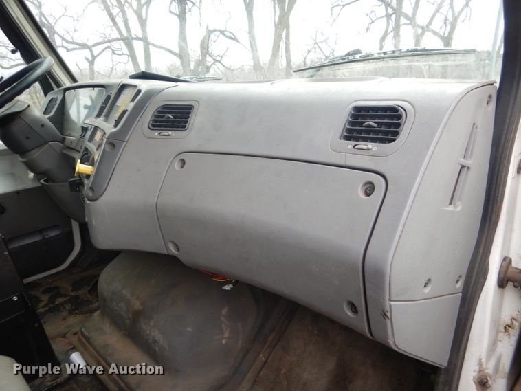 image for item DG5895 1999 Sterling LT7501 hydrovac truck