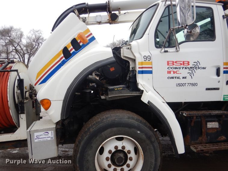 image for item DG5895 1999 Sterling LT7501 hydrovac truck