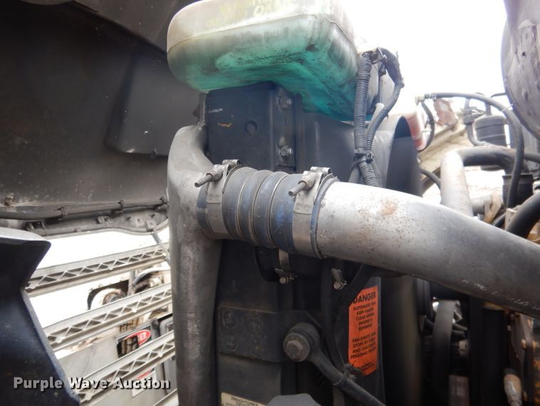 image for item DG5895 1999 Sterling LT7501 hydrovac truck