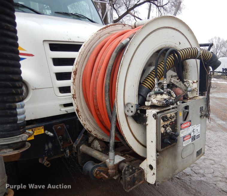 image for item DG5895 1999 Sterling LT7501 hydrovac truck