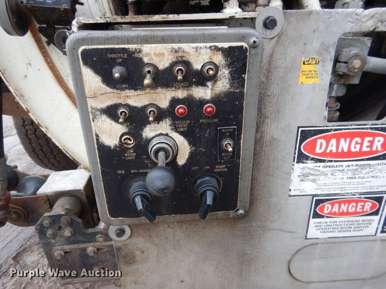 image for item DG5895 1999 Sterling LT7501 hydrovac truck