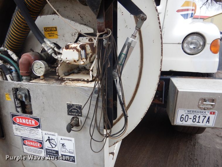 image for item DG5895 1999 Sterling LT7501 hydrovac truck