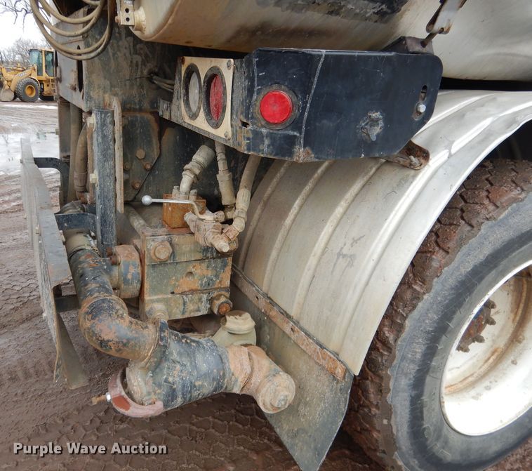 image for item DG5895 1999 Sterling LT7501 hydrovac truck