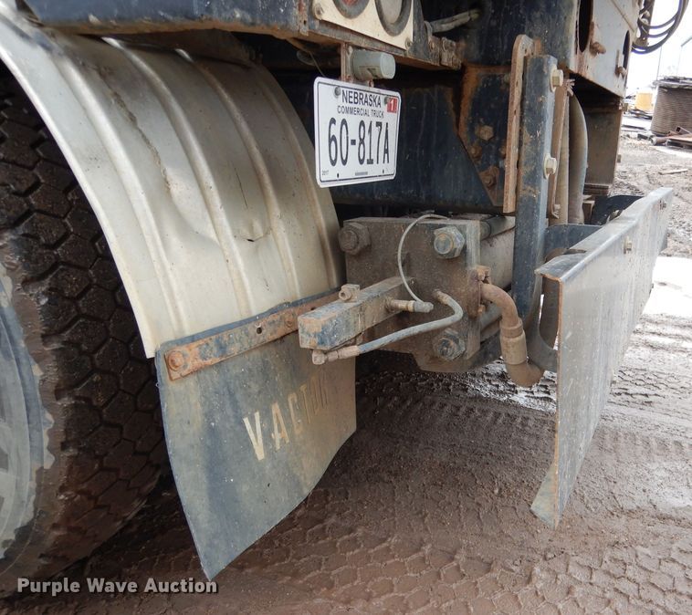 image for item DG5895 1999 Sterling LT7501 hydrovac truck