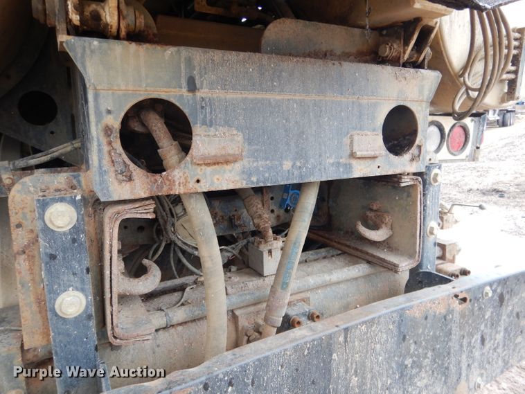 image for item DG5895 1999 Sterling LT7501 hydrovac truck