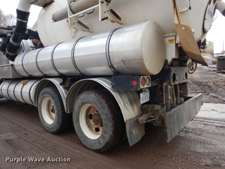 image for item DG5895 1999 Sterling LT7501 hydrovac truck