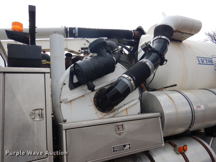 image for item DG5895 1999 Sterling LT7501 hydrovac truck