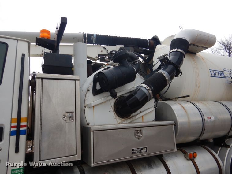 image for item DG5895 1999 Sterling LT7501 hydrovac truck