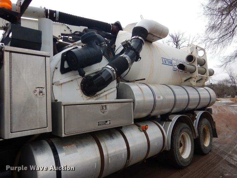 image for item DG5895 1999 Sterling LT7501 hydrovac truck