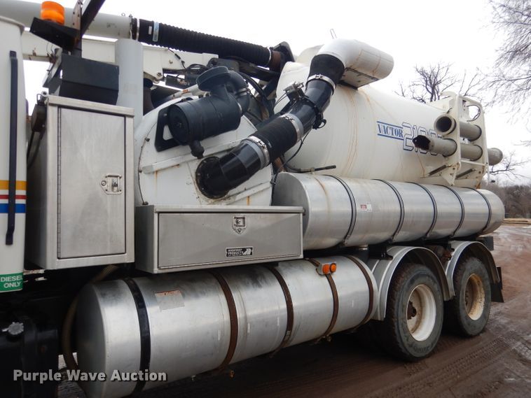 image for item DG5895 1999 Sterling LT7501 hydrovac truck