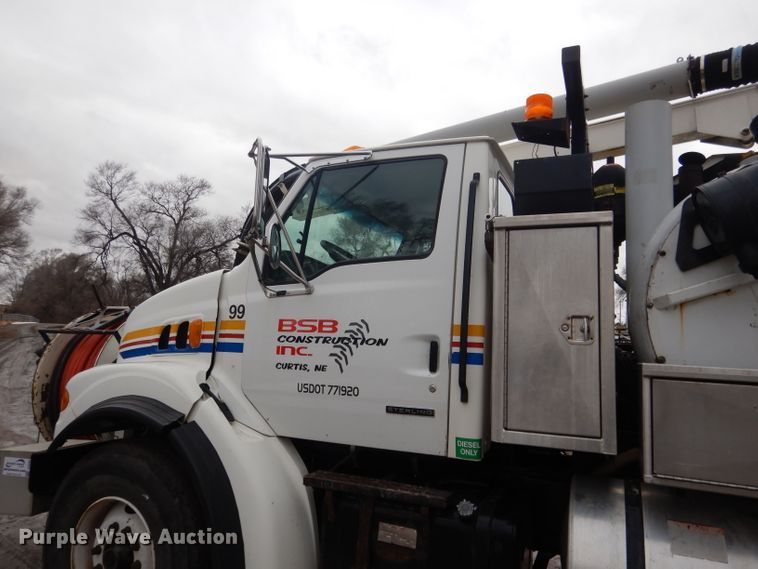 image for item DG5895 1999 Sterling LT7501 hydrovac truck