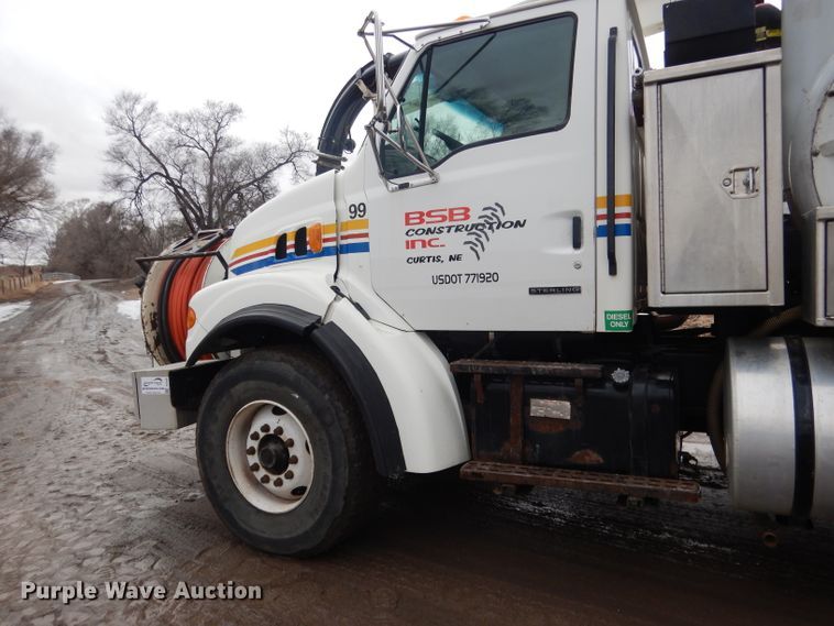 image for item DG5895 1999 Sterling LT7501 hydrovac truck