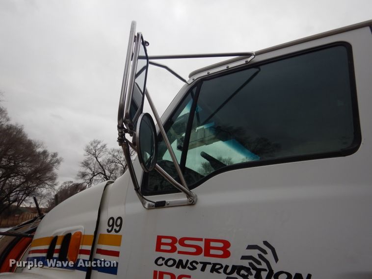 image for item DG5895 1999 Sterling LT7501 hydrovac truck