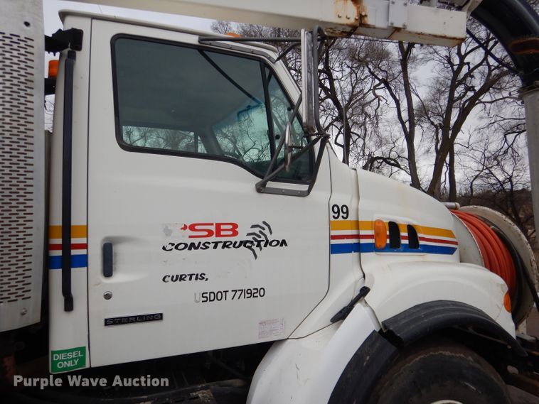 image for item DG5895 1999 Sterling LT7501 hydrovac truck