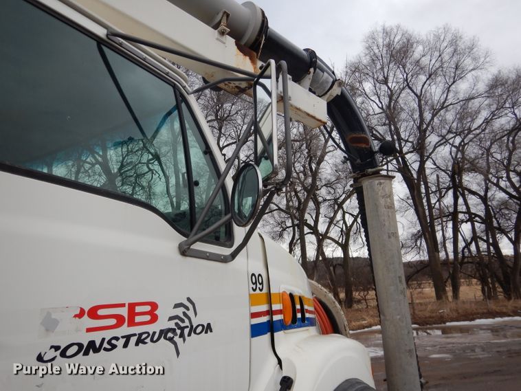 image for item DG5895 1999 Sterling LT7501 hydrovac truck
