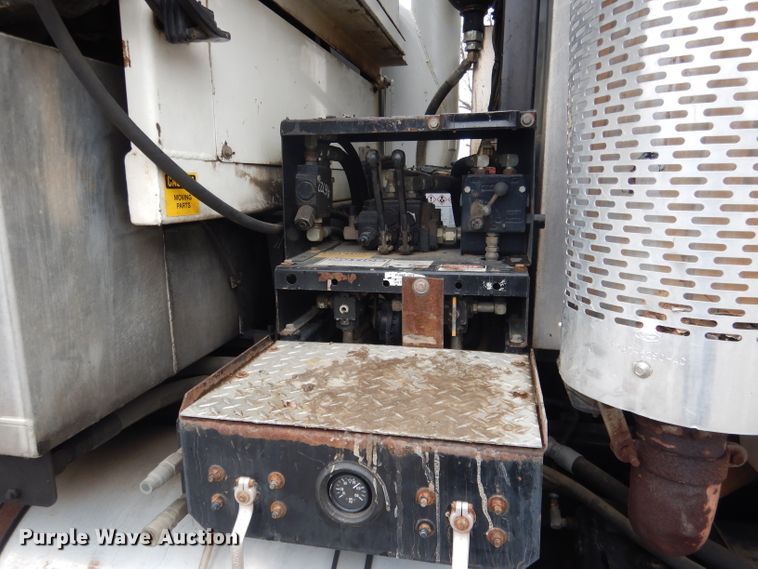 image for item DG5895 1999 Sterling LT7501 hydrovac truck