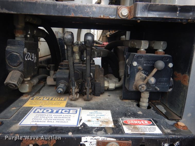 image for item DG5895 1999 Sterling LT7501 hydrovac truck