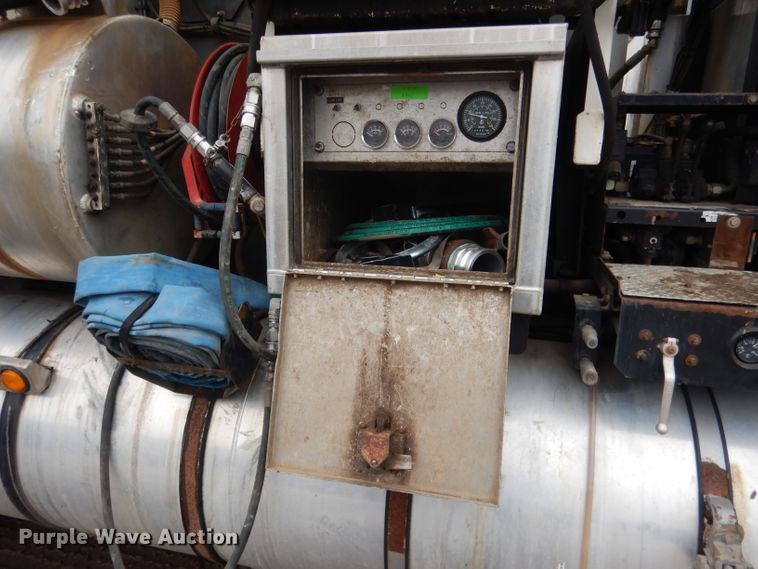 image for item DG5895 1999 Sterling LT7501 hydrovac truck