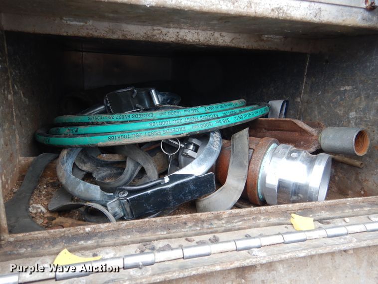 image for item DG5895 1999 Sterling LT7501 hydrovac truck