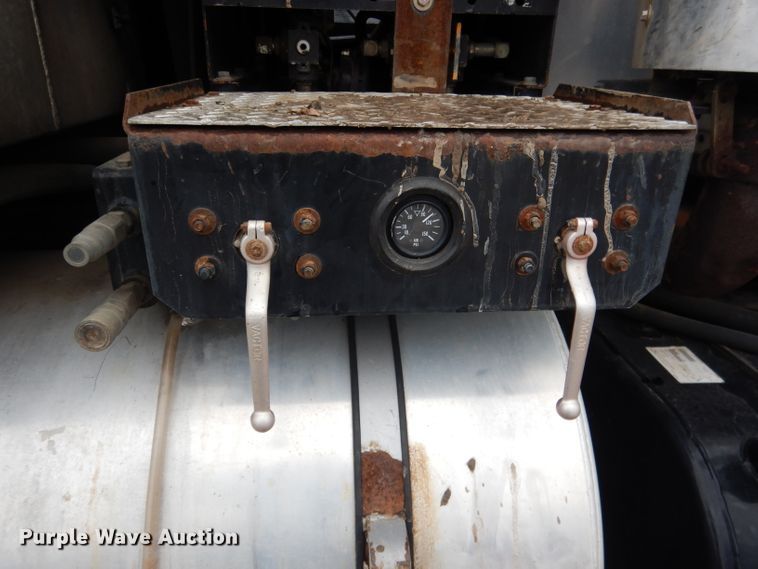 image for item DG5895 1999 Sterling LT7501 hydrovac truck