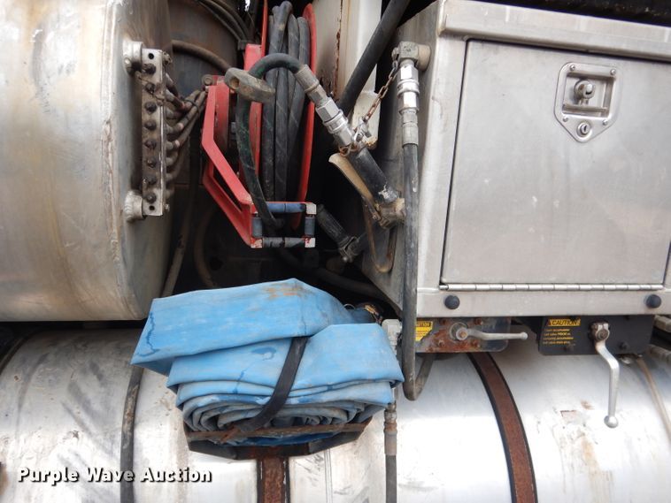 image for item DG5895 1999 Sterling LT7501 hydrovac truck