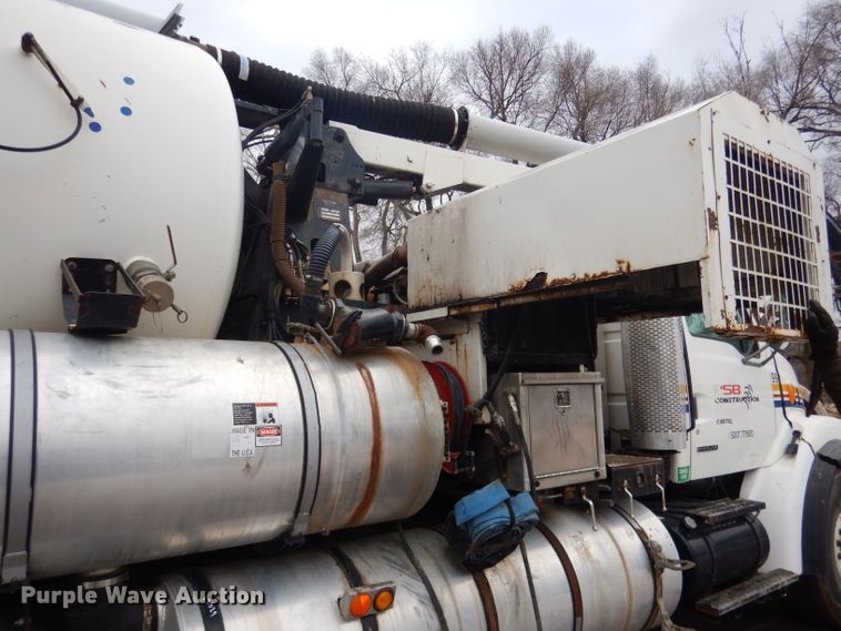 image for item DG5895 1999 Sterling LT7501 hydrovac truck