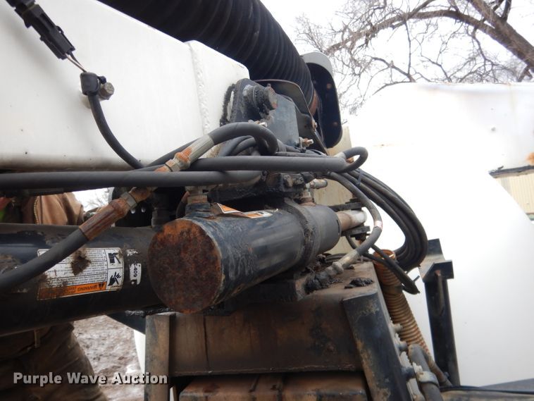 image for item DG5895 1999 Sterling LT7501 hydrovac truck