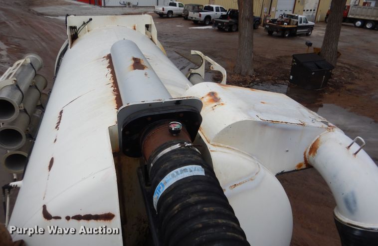 image for item DG5895 1999 Sterling LT7501 hydrovac truck