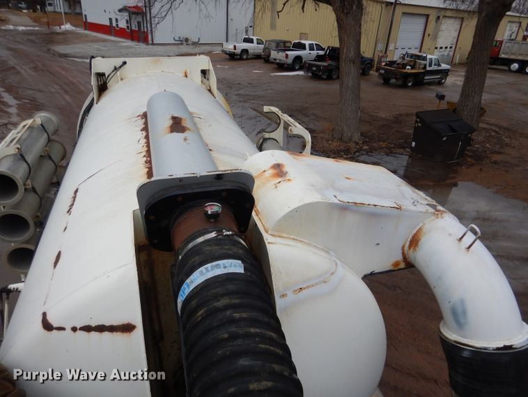 image for item DG5895 1999 Sterling LT7501 hydrovac truck