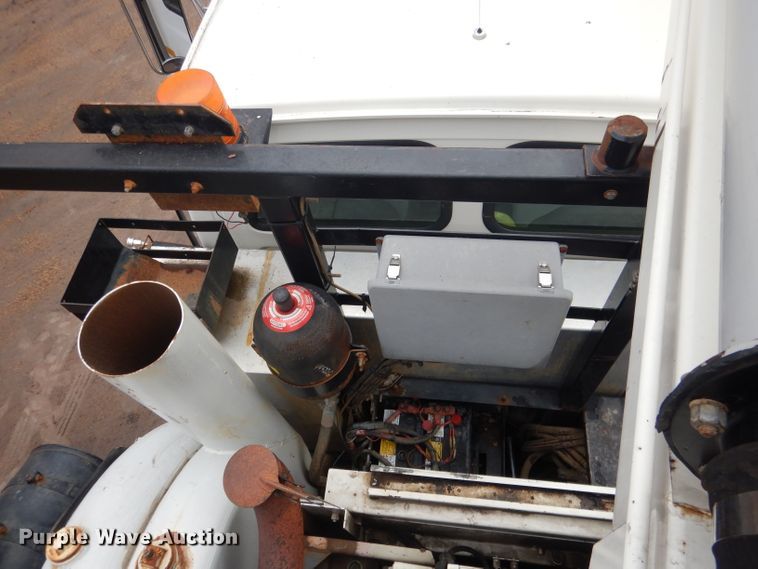 image for item DG5895 1999 Sterling LT7501 hydrovac truck