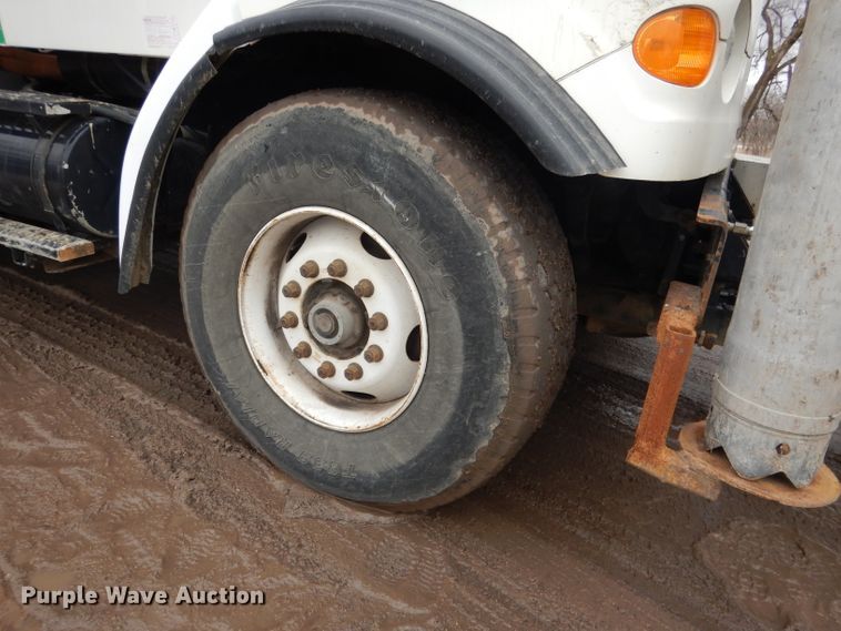 image for item DG5895 1999 Sterling LT7501 hydrovac truck