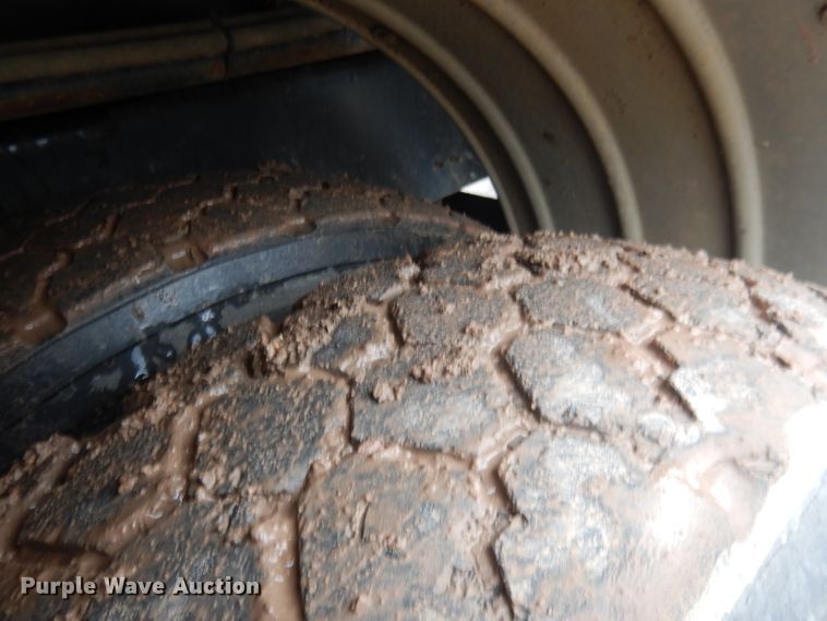 image for item DG5895 1999 Sterling LT7501 hydrovac truck