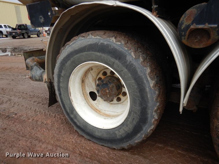 image for item DG5895 1999 Sterling LT7501 hydrovac truck