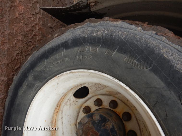 image for item DG5895 1999 Sterling LT7501 hydrovac truck