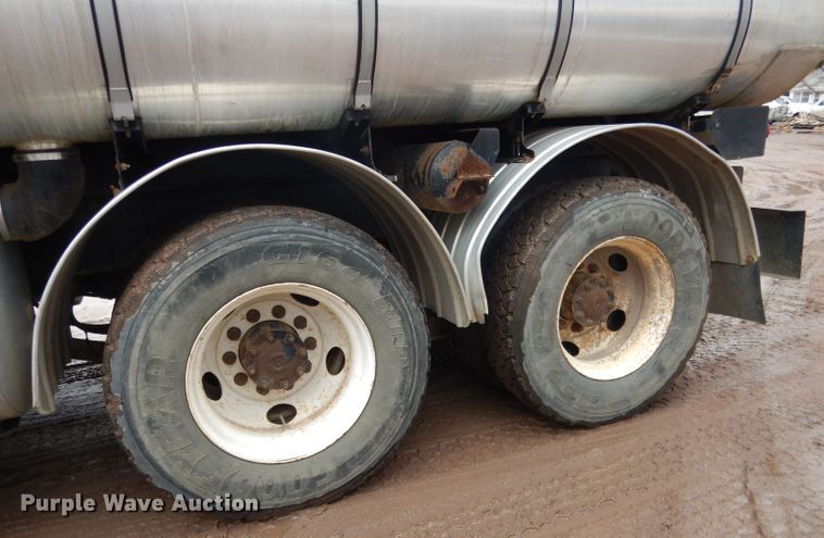 image for item DG5895 1999 Sterling LT7501 hydrovac truck