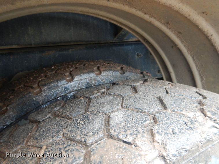 image for item DG5895 1999 Sterling LT7501 hydrovac truck