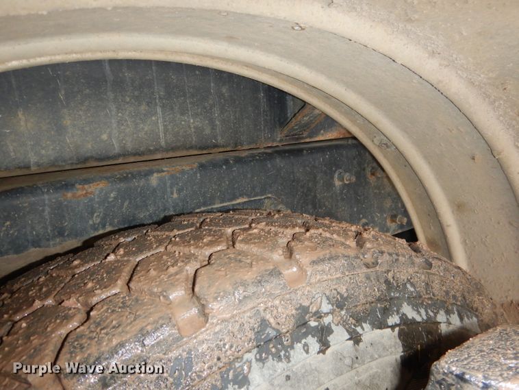 image for item DG5895 1999 Sterling LT7501 hydrovac truck