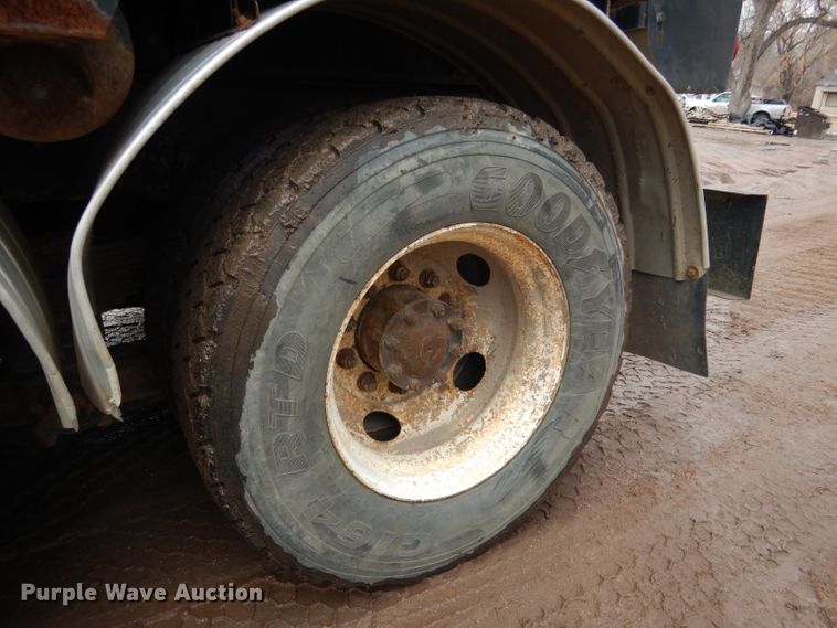 image for item DG5895 1999 Sterling LT7501 hydrovac truck