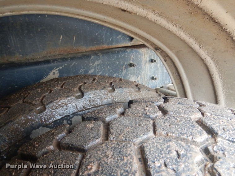 image for item DG5895 1999 Sterling LT7501 hydrovac truck