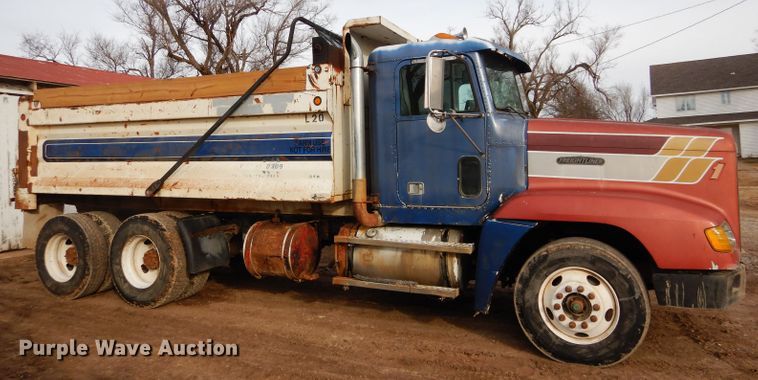 image for item DH3697 1990 Freightliner FLD dump truck