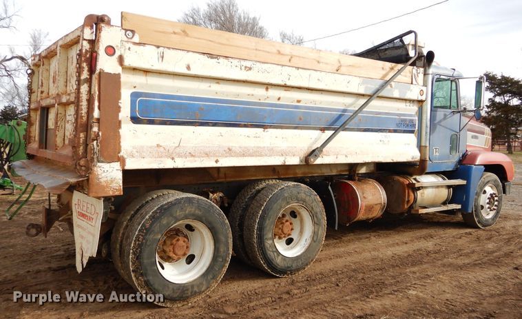 image for item DH3697 1990 Freightliner FLD dump truck